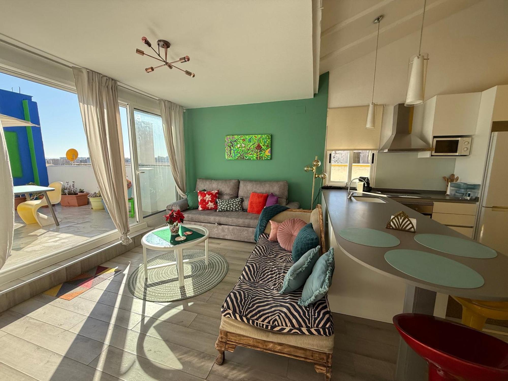 Petite Penthouse With The Sunniest Terrace In * Walencja