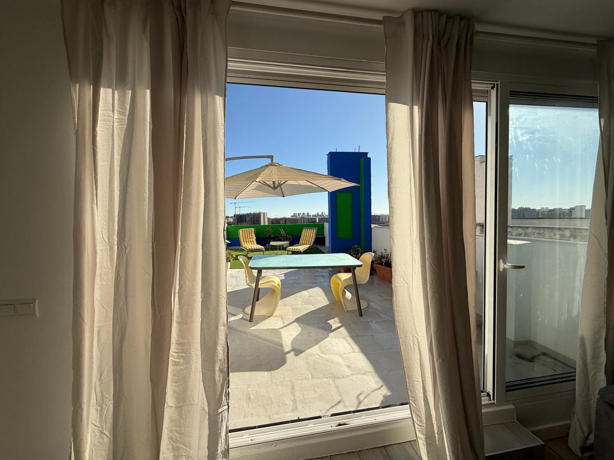 Petite Penthouse With The Sunniest Terrace In Apartamento