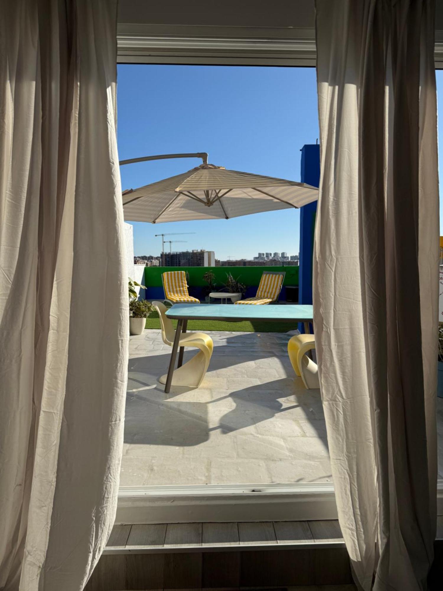 Petite Penthouse With The Sunniest Terrace In Apartamento