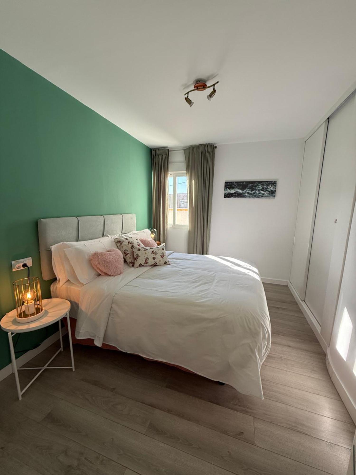 Apartamento Petite Penthouse With The Sunniest Terrace In Valencia